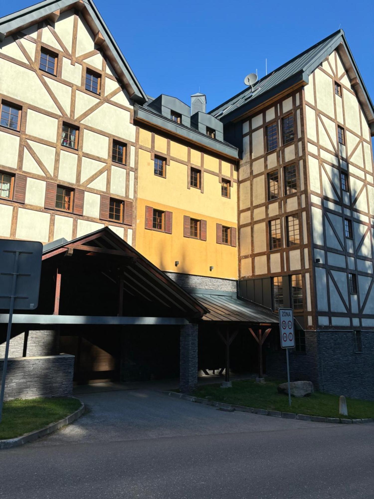 Apartman Petra Clinic Javor ペツ・ポト・スニェシュコウ エクステリア 写真